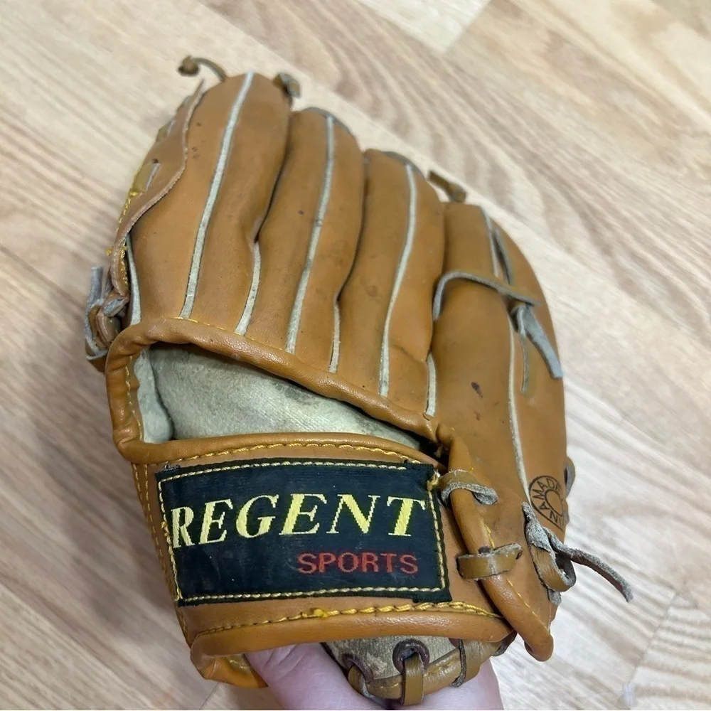 Regal Sports Youth Baseball Glove Darren Daulton Left 10” Leather Laced